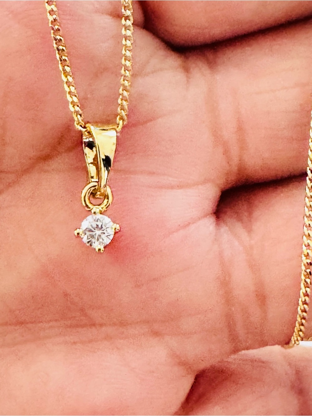 18K Gold Plated Solitaire Cubic Zirconia Pendant Necklace. New